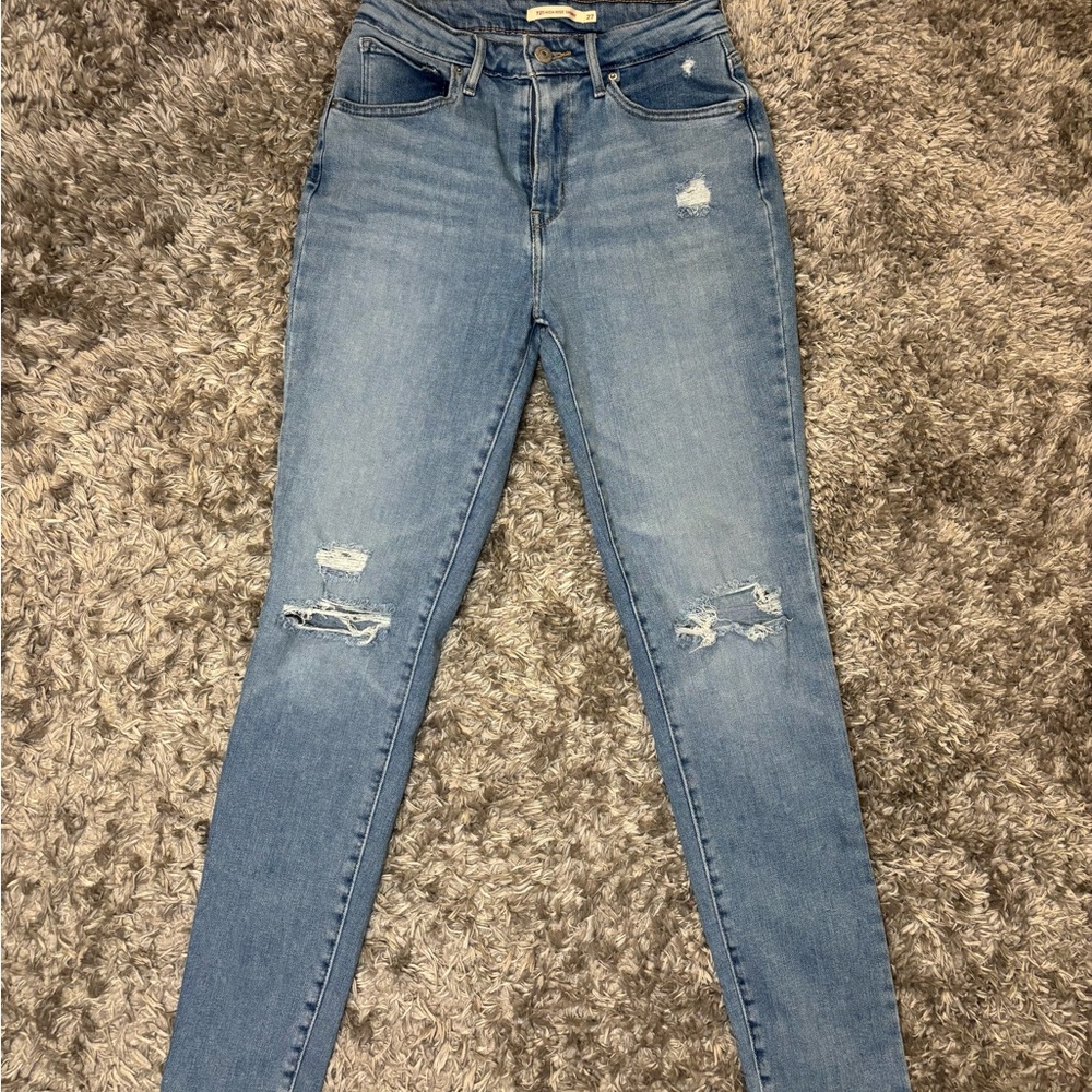 Levi’s Classic Blue Distressed Women's Skinny Jeans